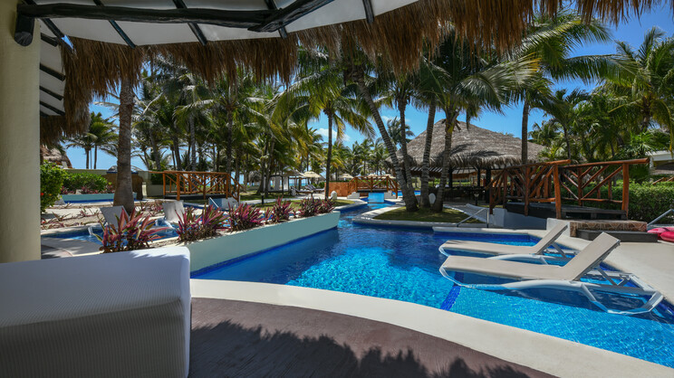 Honeymoon private pool swim up casita suite